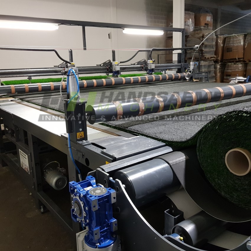 Unrolling cradle at coupon machine for artificial grass
