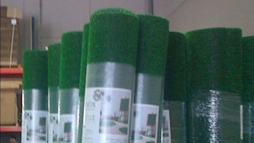 Making tufted grass carpets ready to sell