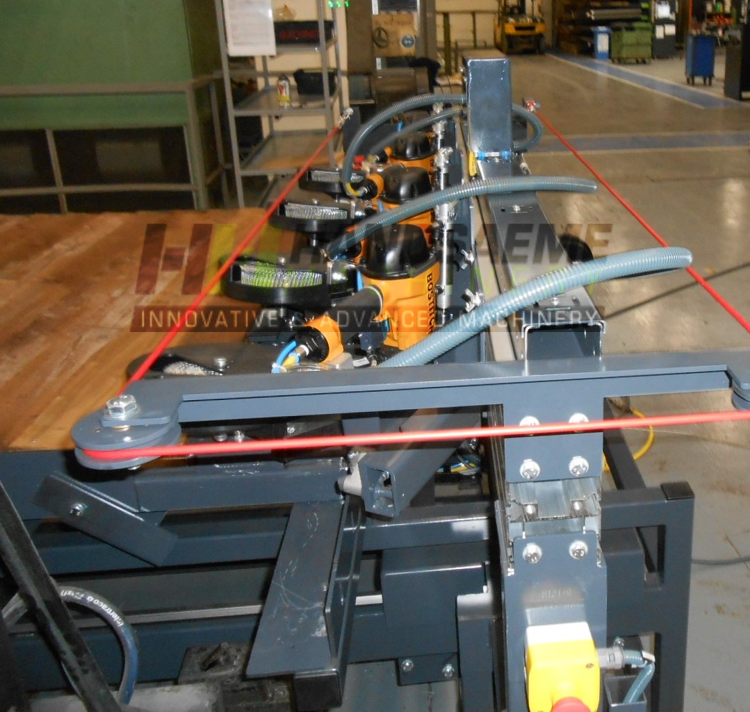  Geautomatiseerde machine om houten afrasteringen te monteren en spijkeren