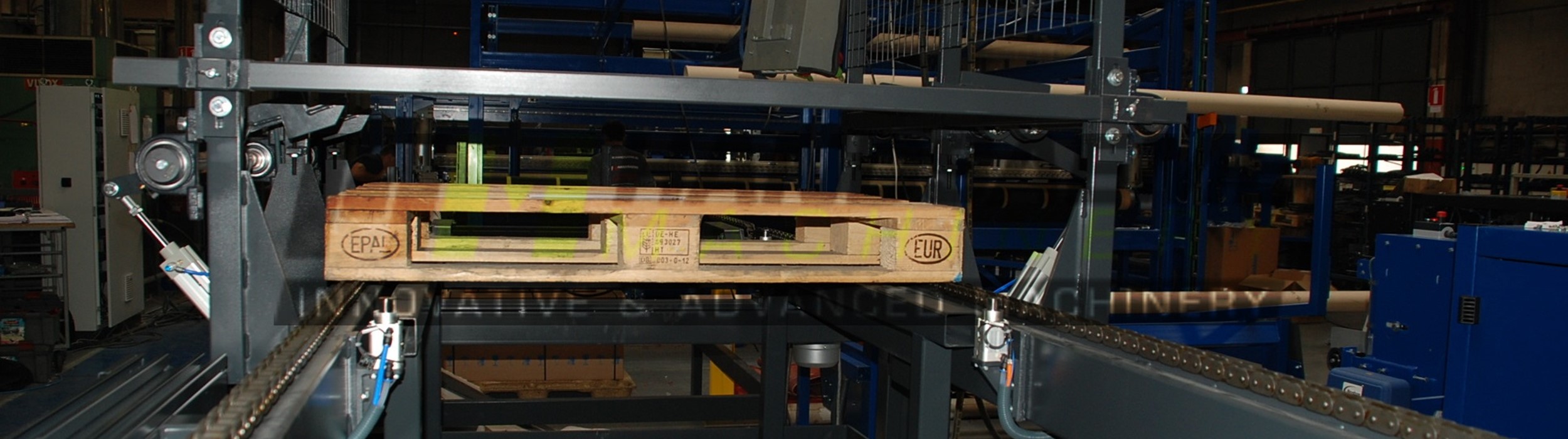 Automatic pallet making machine