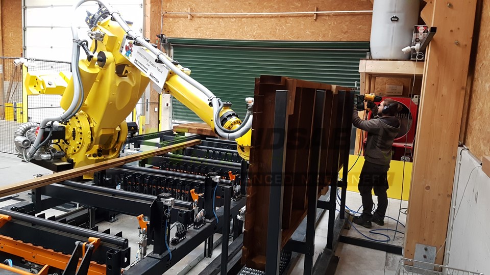 Machine in the spotlight: Robot takes care of the production of terrace frames 